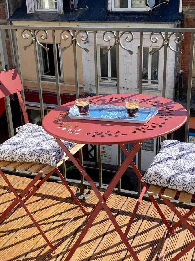 Nid Douillet Sur * Trouville-sur-Mer